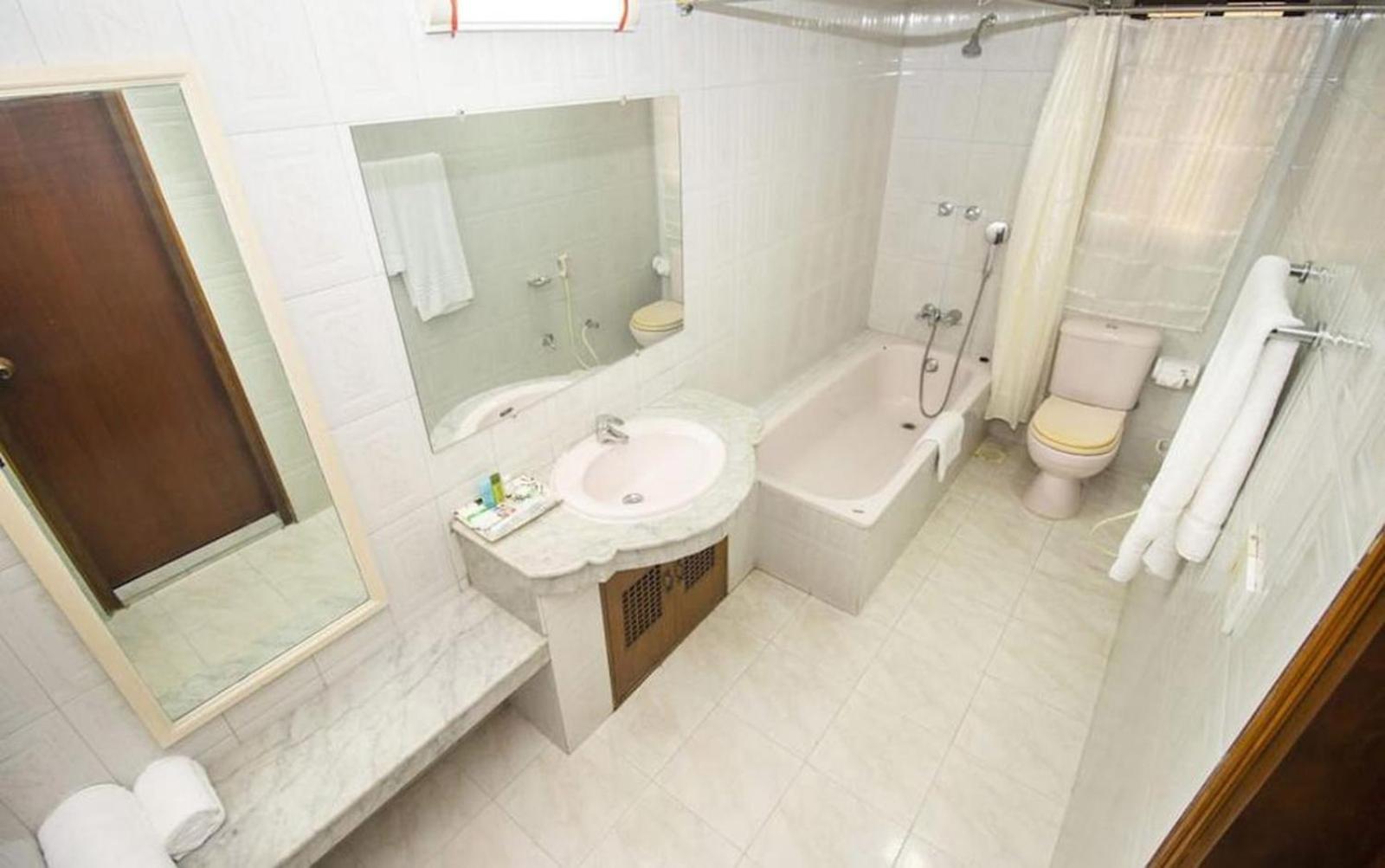 Hotel Suite Palace Baridhara داكا المظهر الخارجي الصورة